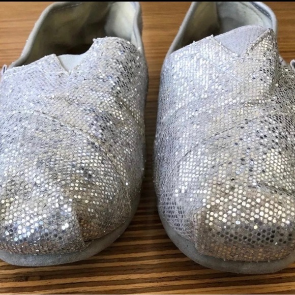 Silver Glitter Toms Shoes-size 6 - Picture 4 of 8